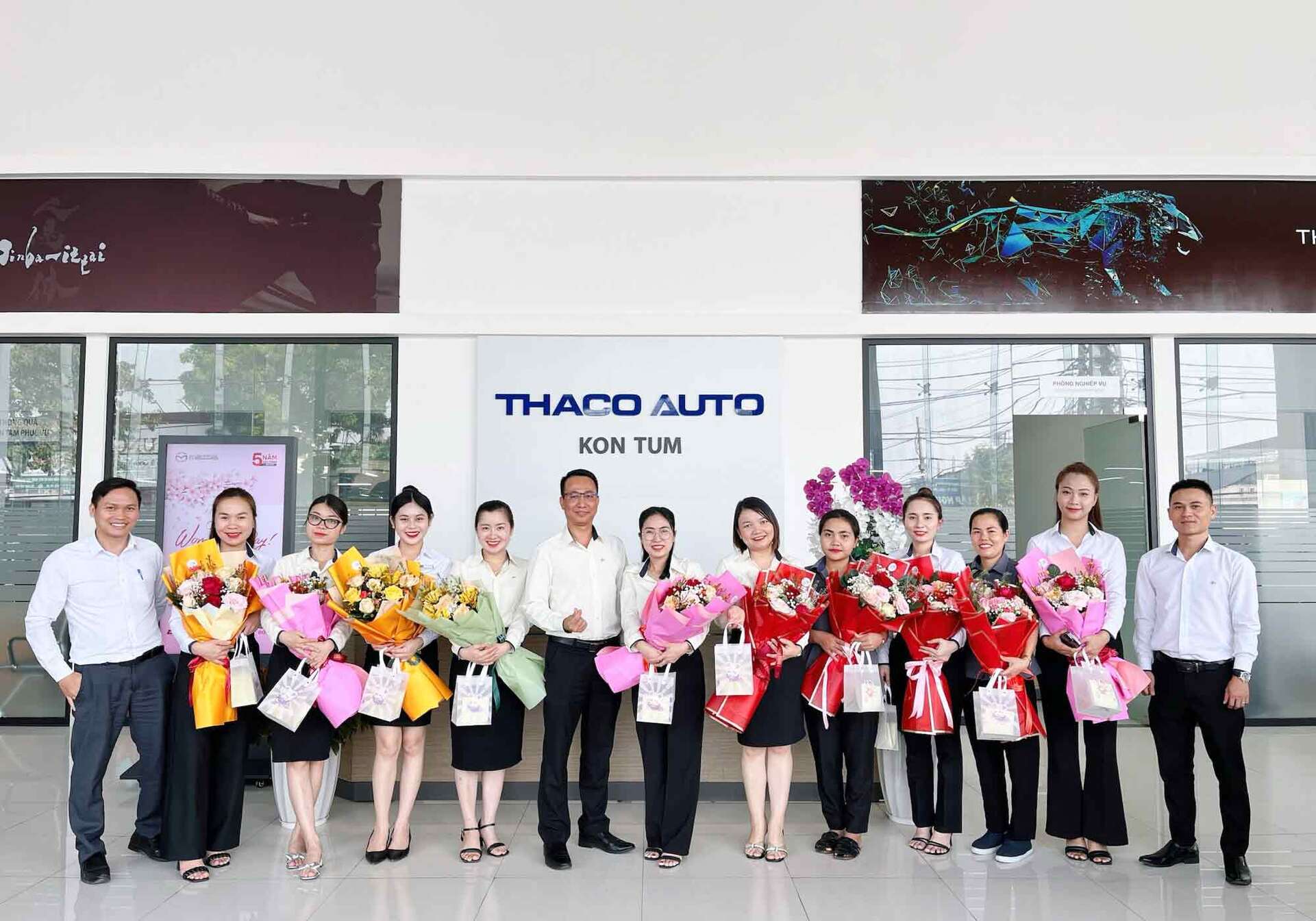 THACO AUTO Gia Lai – Kon Tum tổ chức chương trình “Muôn sắc hoa xinh – Lần thứ 17”