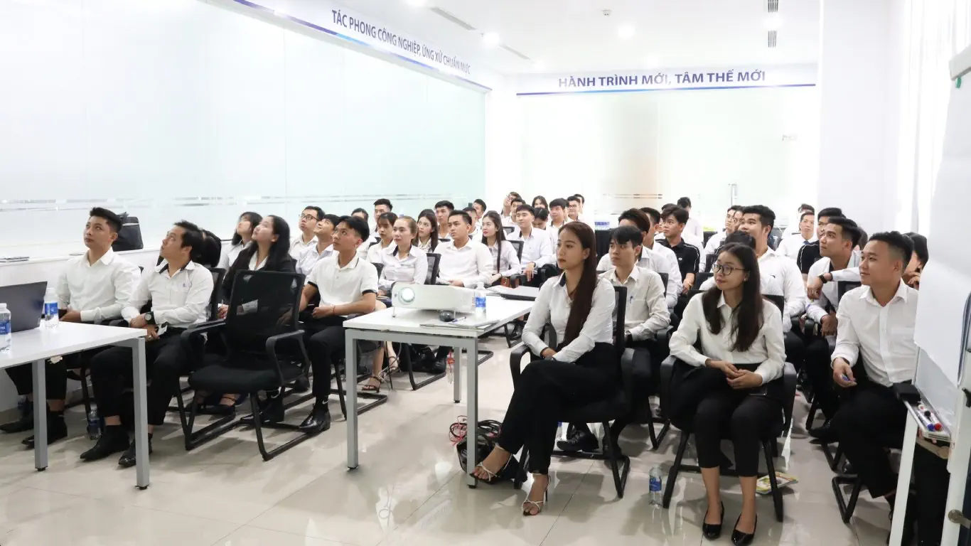 THACO AUTO Gia Lai - Kon Tum cập nhật kiến thức cho đội ngũ TVBH Kia, Mazda